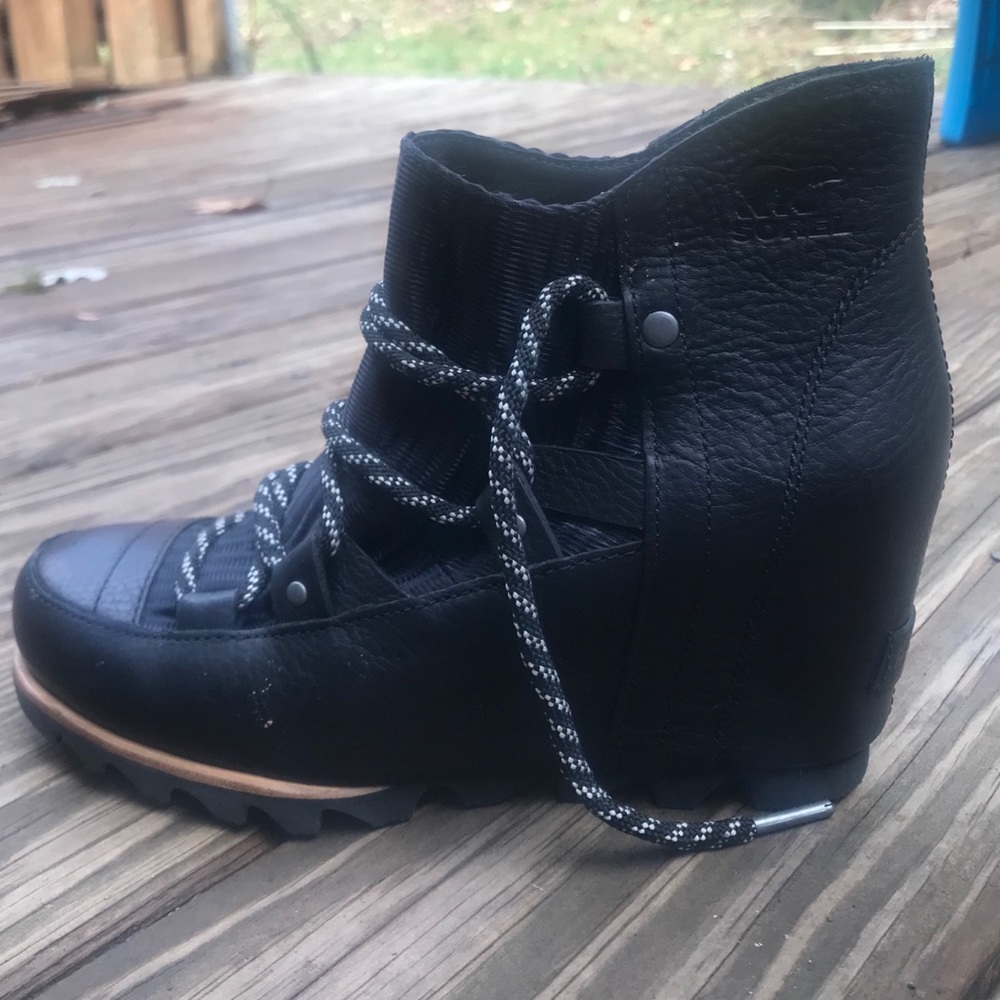SOREL Lace Up Hidden Wedge Winter Boots NEW